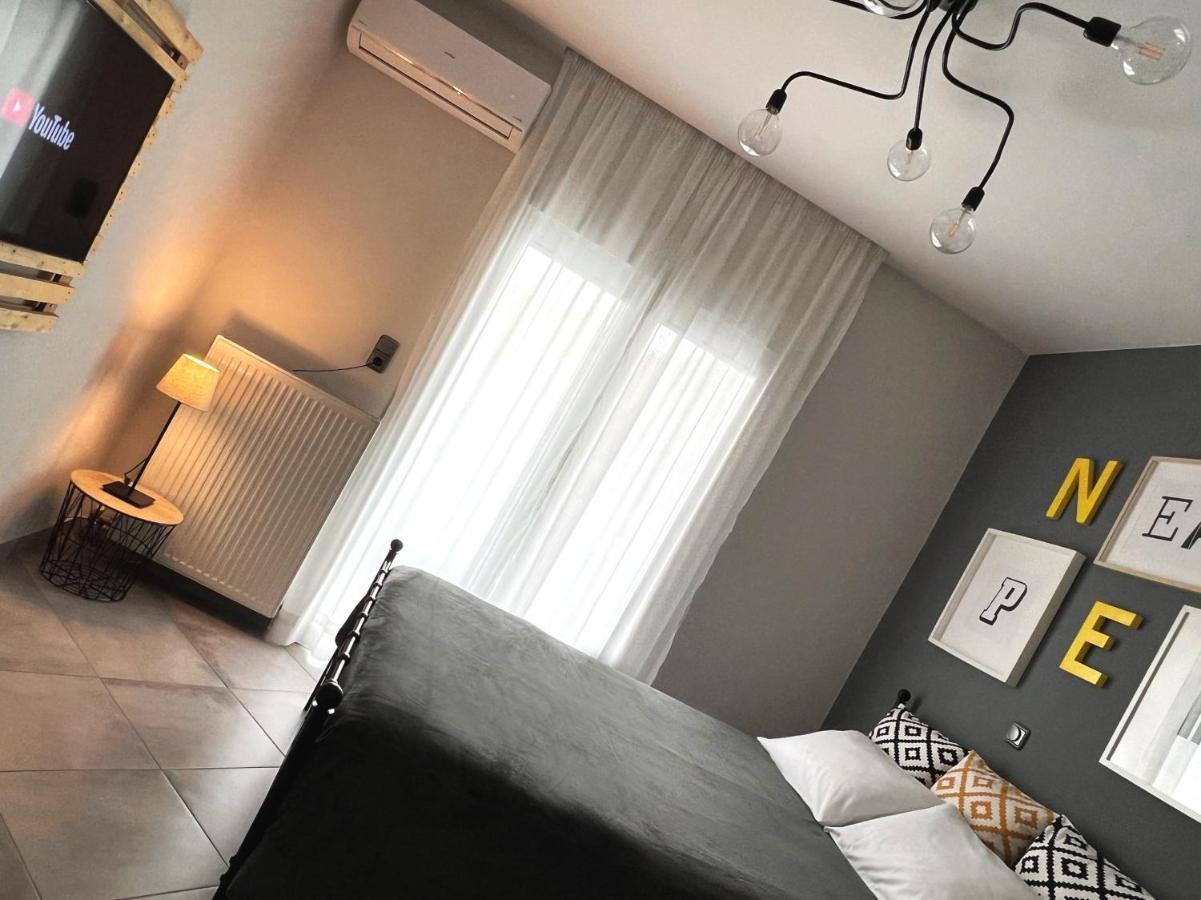 Apartamento 48 Downtown Lofts Néa Péramos Exterior foto